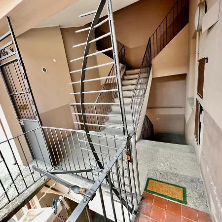 Abstract House Design In Center Of Apartamento *