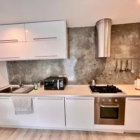 Abstract House Design In Center Of Apartamento