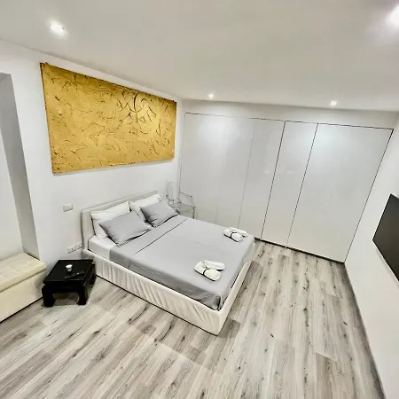 Abstract House Design In Center Of * 토리노