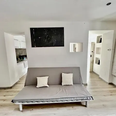 Abstract House Design In Center Of * 토리노