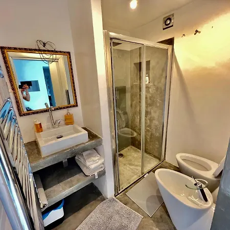 Abstract House Design In Center Of 아파트 토리노