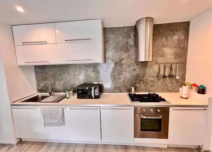 Abstract House Design In Center Of Appartamento