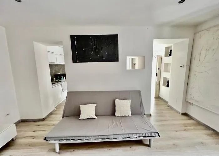 Abstract House Design In Center Of * Torino