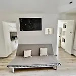 Abstract House Design In Center Of * Turim